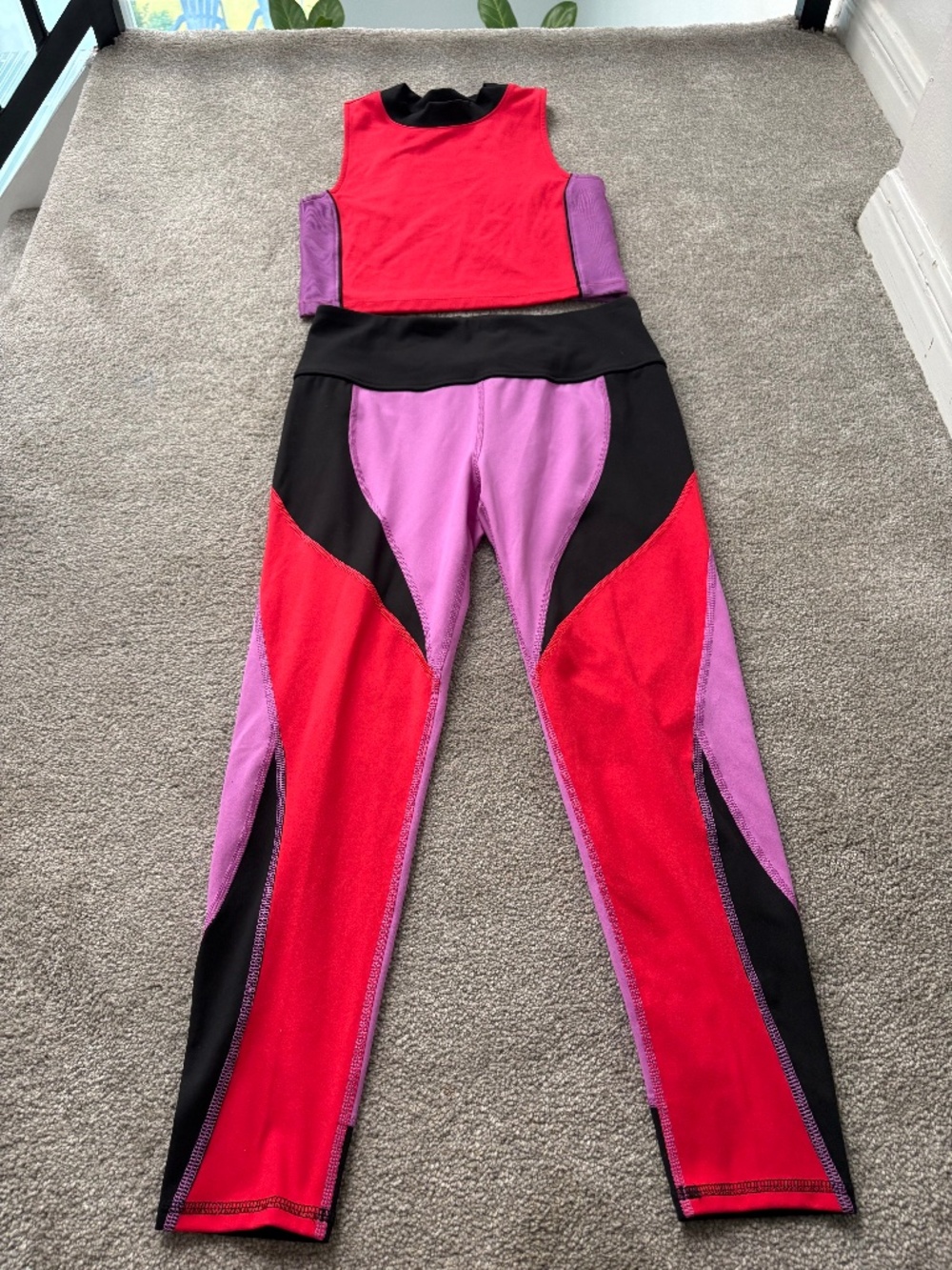 DSG tWitch + Allison 2-Piece Colorblock Workout Set